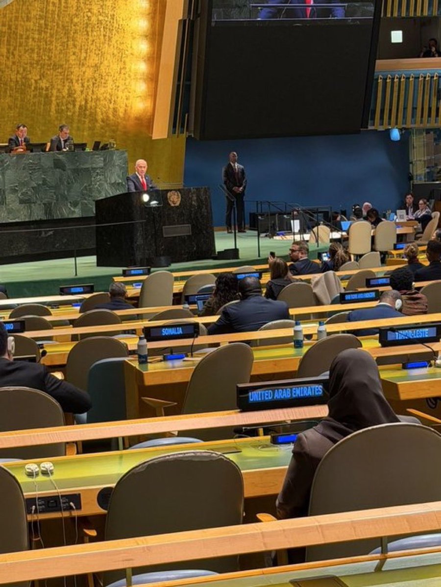 thhsynkrgz's tweet photo. Netanyahu’nun BM’deki konuşması sırasında

Salonu terk etmeyenlerden bazıları

BAE 
İrlanda
Japonya
Fransa
Belçika
Yunanistan
Güney Kıbrıs Rum Yönetimi
Yunanistan 
Belçika
El Salvador
Haiti

Gördüklerinizi ekleyebilirsiniz ⬇️ https://t.co/wyKpycjgqt