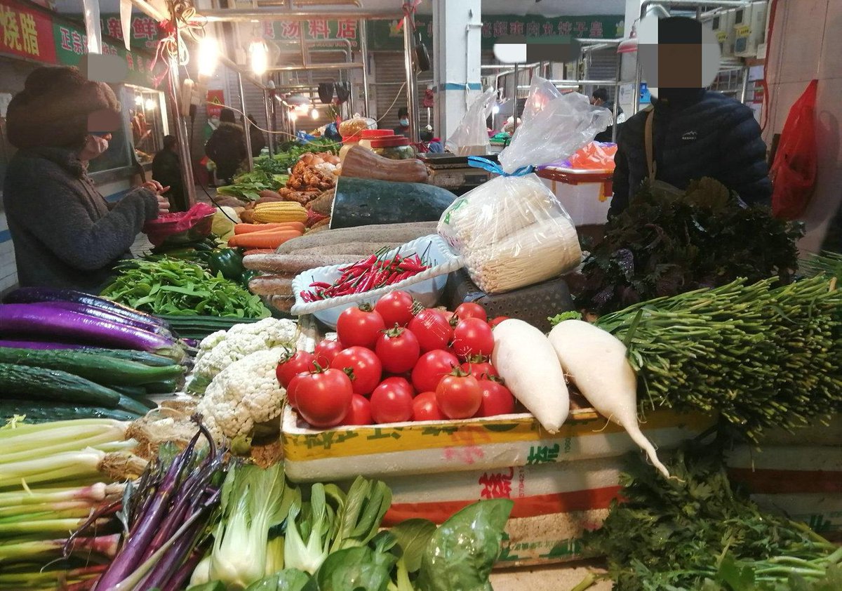 AltonBeals's tweet photo. [Fresh seasonal veggies just hit the market! Crisp bell peppers, sweet cherry tomatoes and leafy greens at unbeatable prices — grab yours before they sell out!] https://t.co/bNwhv0gqbb