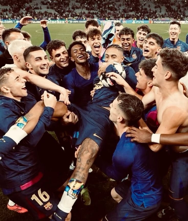 loonaninomenon's tweet photo. Barça players as neurotransmitters || a thread 🧵 https://t.co/vVb0sQPbjd
