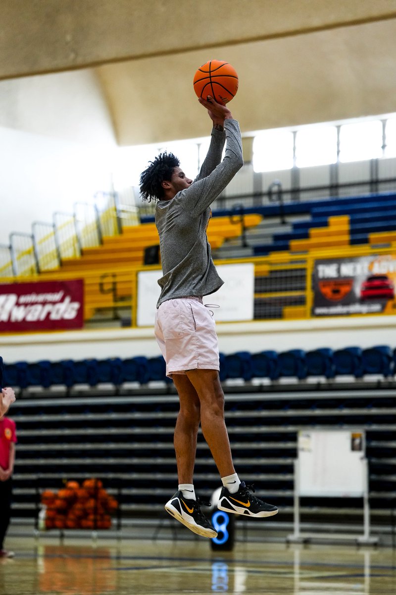MSUBMBB's tweet photo. 𝓕𝓲𝓻𝓼𝓽 𝓛𝓸𝓸𝓴👀

First look of the Lockwood local in Alterowitz💯

#MSUBSPORTS | #MSUBMBB | #DRC https://t.co/g4Fsk0HEQ6