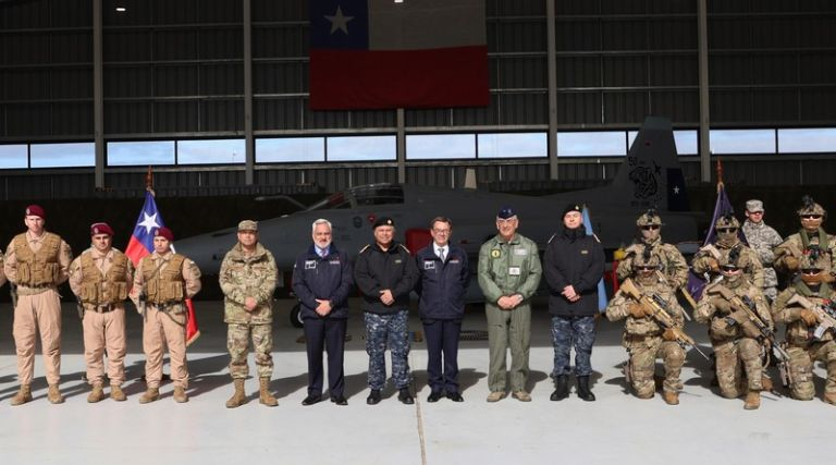 SA_Defensa's tweet photo. 📍Punta Arenas, #Chile (🇨🇱)

Minister of Defense Fernando Barros confirmed the official start of the process to replace the F-5 Tiger III during a visit to Punta Arenas.

The 50-year-old jets will be replaced by a newer 4.5 or 5th-generation fighter. https://t.co/OYxdzx2sPH