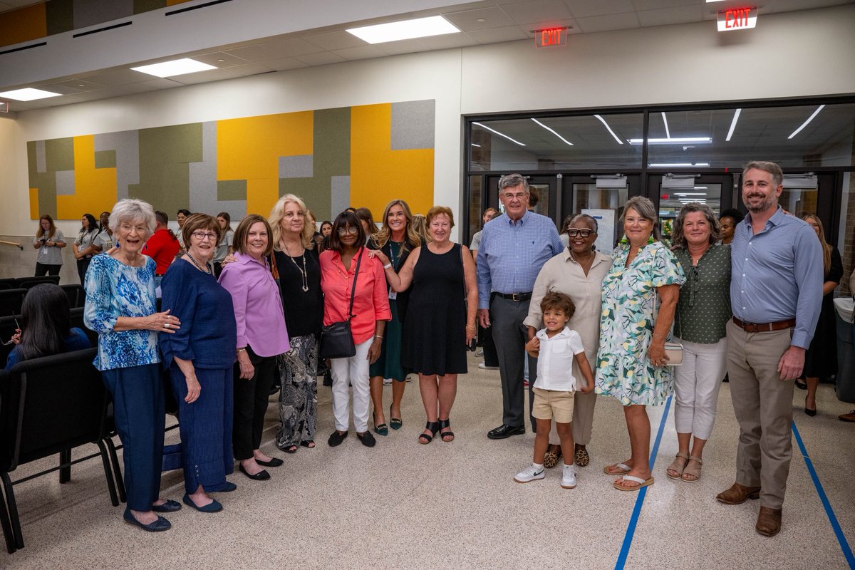 jenny_mcgown's tweet photo. Thank you to our community for voting YES on the #2022KleinISDBond and for investing in the spaces where our children learn. 💚💛  #KleinFamily https://t.co/B2x8rkN321