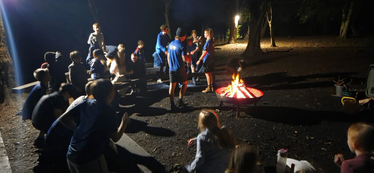 MrWongWW's tweet photo. Campfire time @MrsSmajeWWPA https://t.co/Gayw2mrGHM