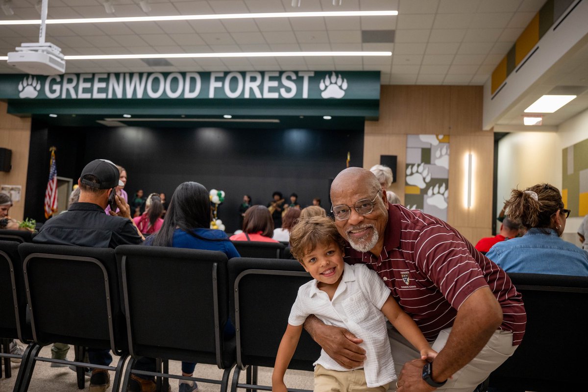 jenny_mcgown's tweet photo. Thank you to our community for voting YES on the #2022KleinISDBond and for investing in the spaces where our children learn. 💚💛  #KleinFamily https://t.co/B2x8rkN321