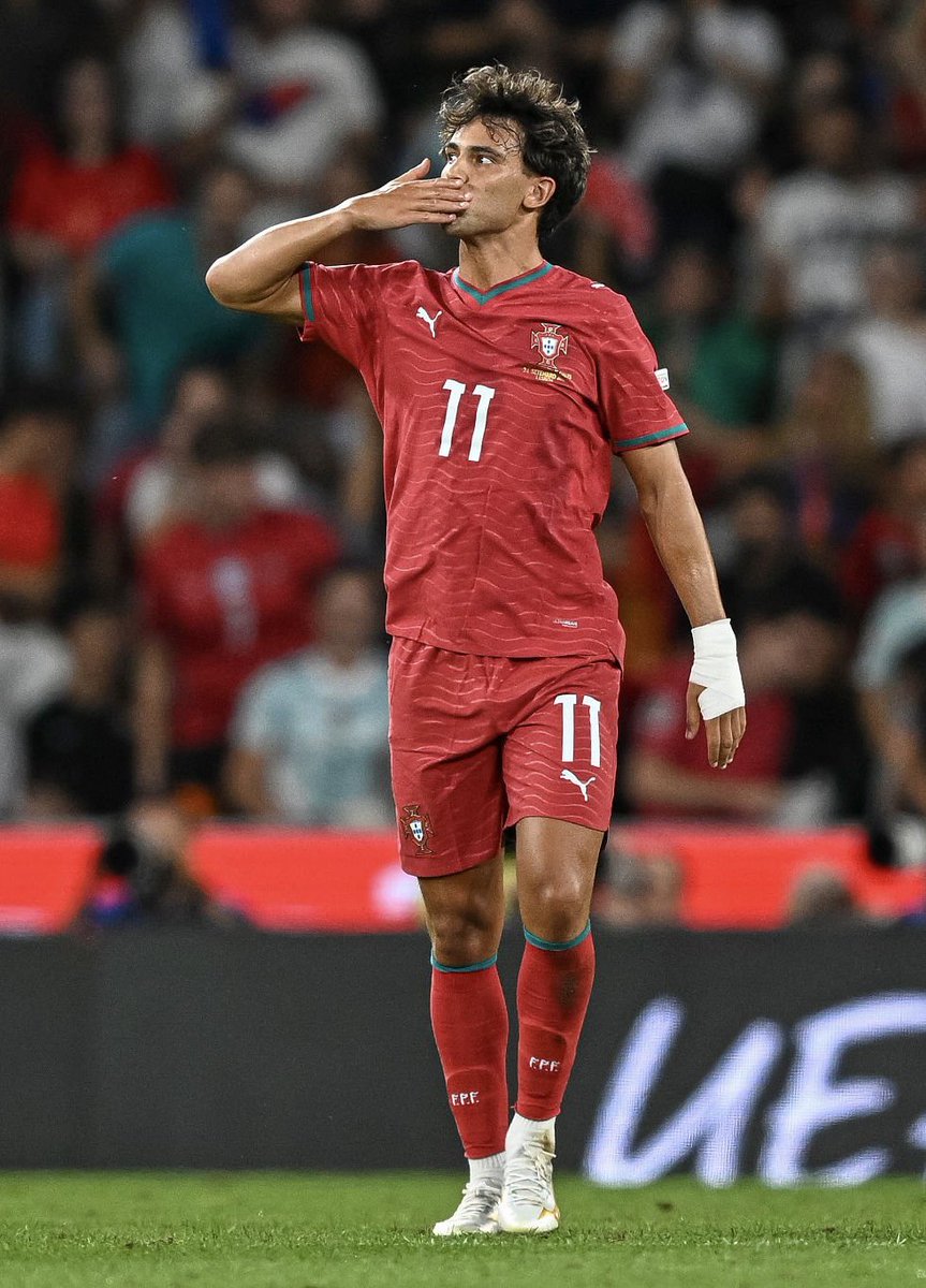 zSL6e's tweet photo. والله ما أبالغ 

لكن بوجهة نظري جواو هو افضل لاعب بالعالم حاليًا ❤️ https://t.co/PVIUU0jiFW