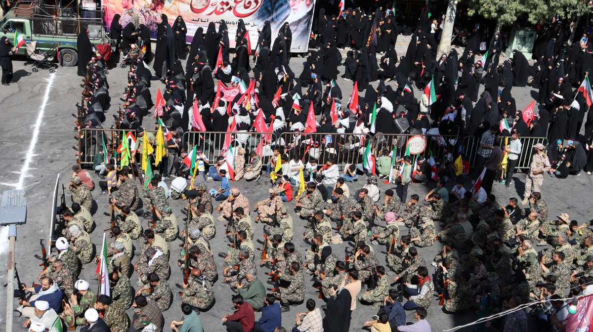 syd__313__'s tweet photo. «همه با هم؛ کوچک و بزرگ، زن و مرد، برای آبادانی و سربلندی ایران.»
#جانفدایان_فارس 
#جانفدایان_استهبان https://t.co/YFPGBoDSyY