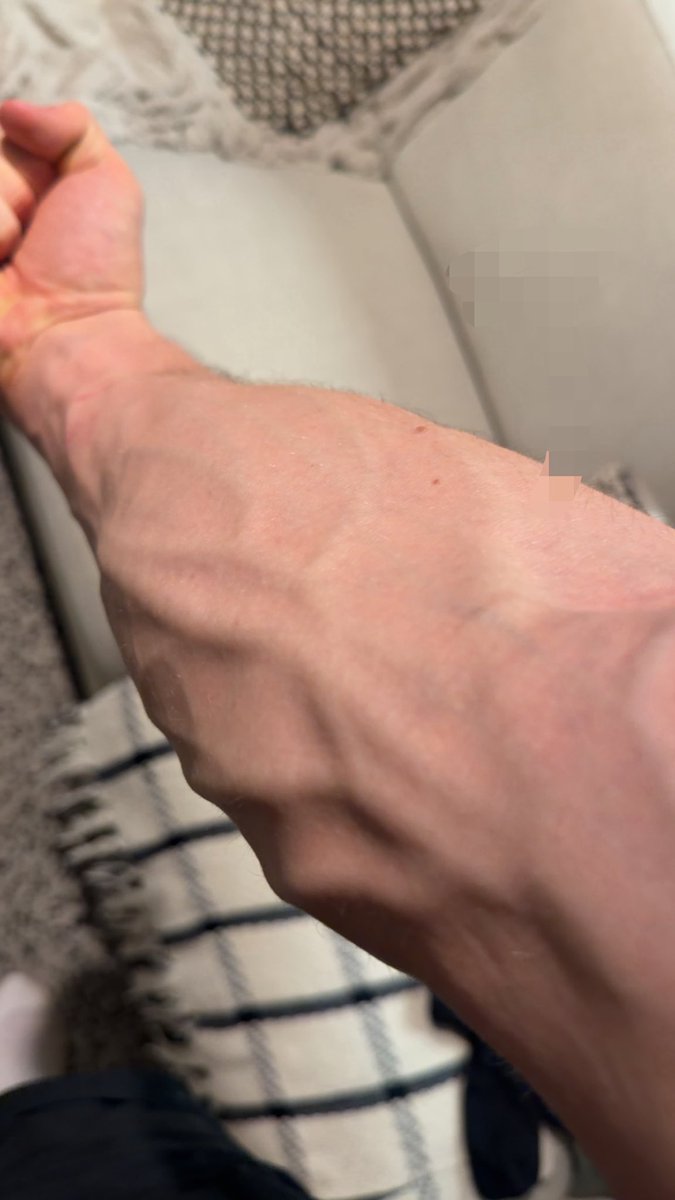 sixfouralpha's tweet photo. Who likes veins? https://t.co/wb0I8s66FE