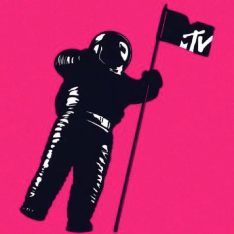 updatecharts's tweet photo. Charli xcx foi anunciada como uma das apresentadoras do #VMAs deste ano. https://t.co/G65slJQPyH