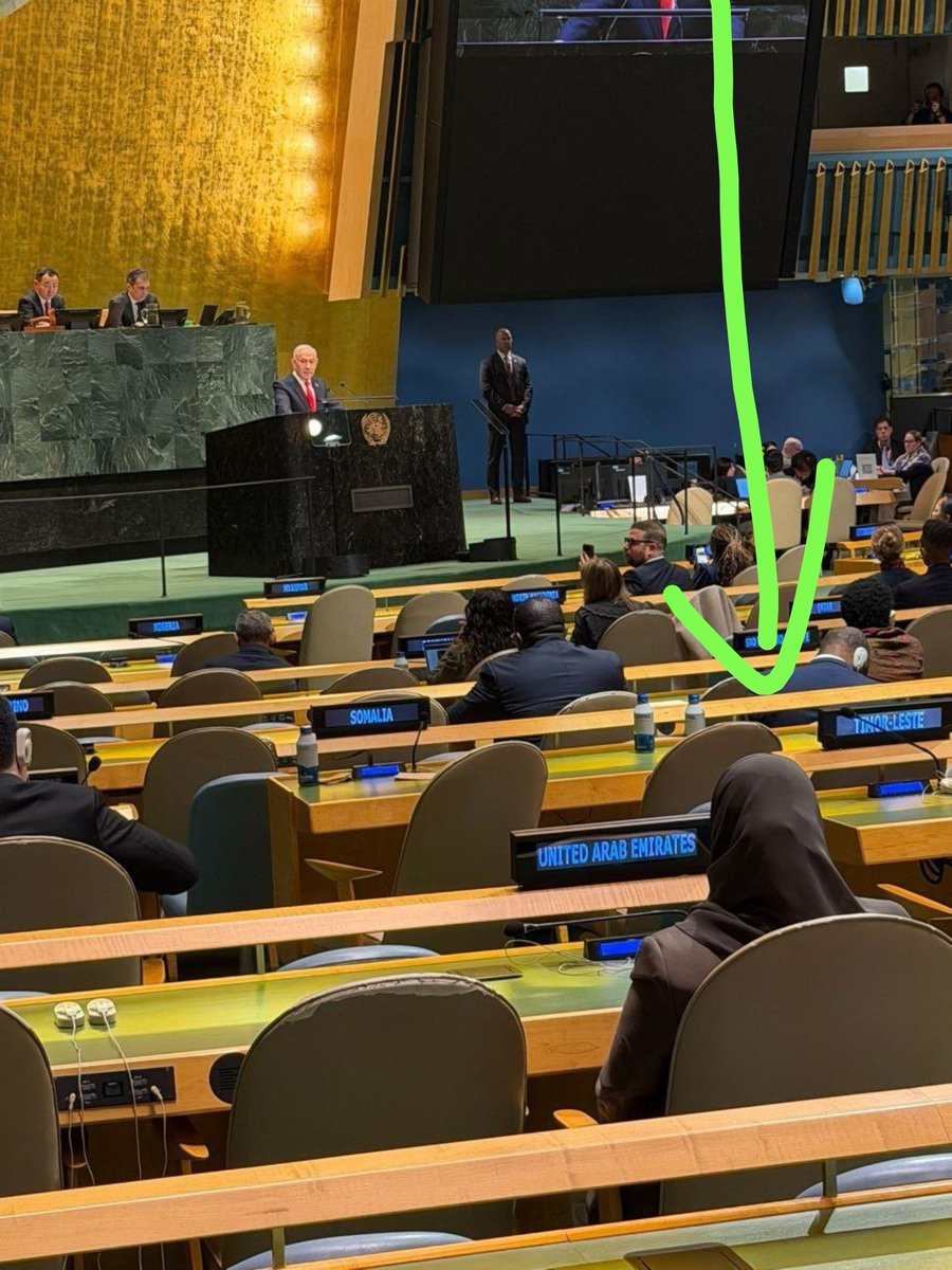 Kemalsaglamart1's tweet photo. 👹 KATİL NETANYAHU KONUŞURKEN SALONU TERK ETMEYEN;

SİZCE BU TEMSİLCİ KİM❓️   👇 https://t.co/qZ9BCPXNcc
