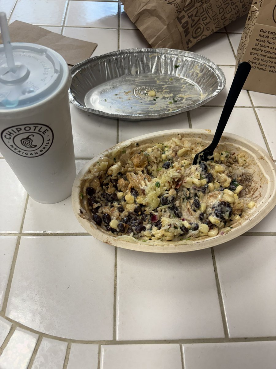 jramirez445's tweet photo. Girl I went on 2 dates with last year randomly popped up on my tik tok feed and she’s now dating an Indian. Chicken Queso from Chipotle #Bollywood https://t.co/pf77rBNQ6p