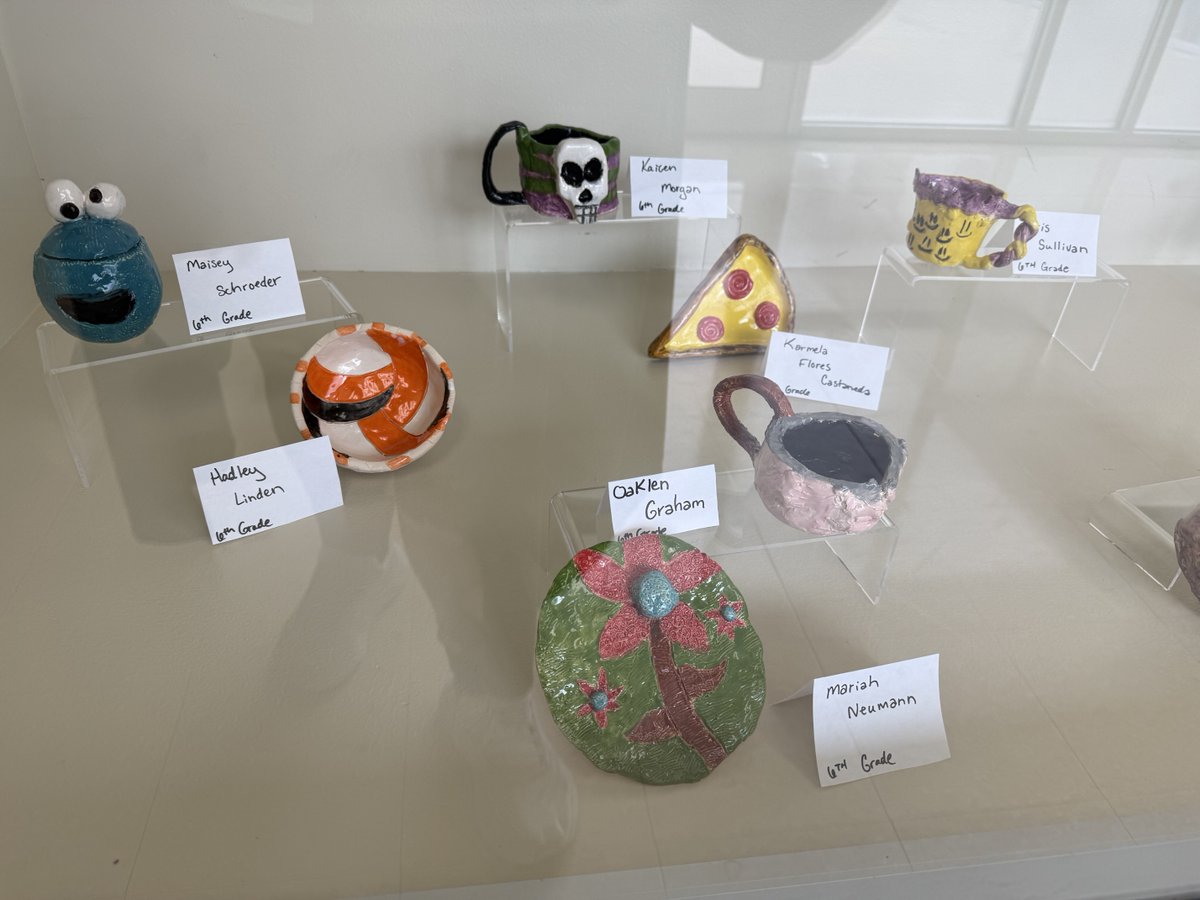 HMShastingsNE's tweet photo. 6th Grade artists just finished their textured clay vessels. All Quarter 1 artists' work is on display in the new display case in the main East Hall of HMS. Great work, artists!

#TigerStrongHMS #Every1aTiger https://t.co/hczpXnFGHG
