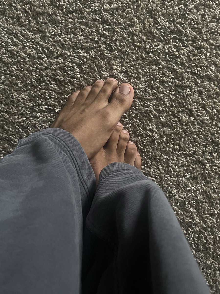 LDRiygis's tweet photo. Rate my feet 1-10
10 being you’d 💦 to them 
#mlm #feet #nsfw #twink https://t.co/1Pt7CtZlh4