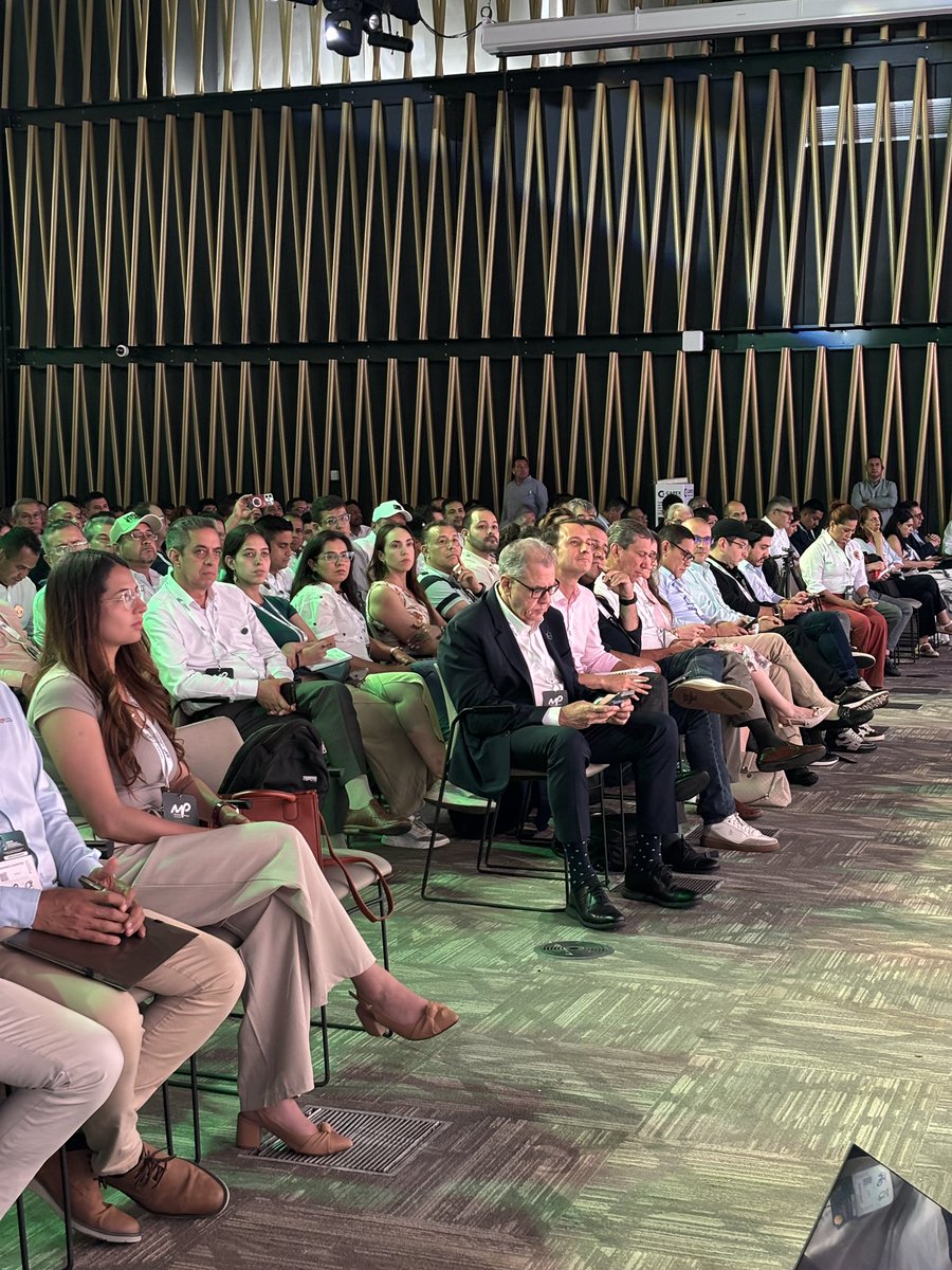 pro_santander's tweet photo. 📍Nos encontramos en el Panel 3: “Así vamos a desarrollar los yacimientos no convencionales”

En el marco del XXIII Congreso Colombiano de Petróleo, Gas y Energía de ACIPET, avanzamos en una conversación técnica sobre el potencial de los yacimientos no convencionales, el conocimiento del subsuelo y las tecnologías necesarias para su desarrollo.

Participan Germán Rodríguez, presidente de FEPCO; Manuel Naranjo, VP de Energía en Drummond Energy; y Edward Tovar, consultor independiente, con la moderación de Óscar Ferney Rincón Silva, director ejecutivo de ACIPET.