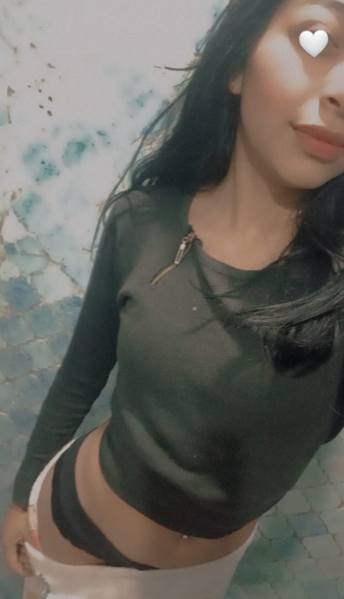 AdrianaFlo36520's tweet photo. Castigada en casita por el novio 
Siguen preguntando que si vendo 
Y pues una aquí subiendo cosas porque estoy aburrida https://t.co/VKGMRWpuPq