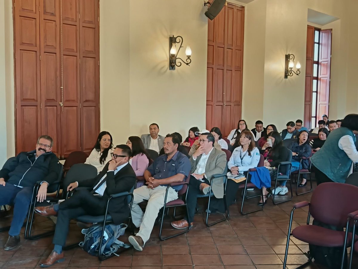 stereo100xela's tweet photo. #CODEDE 🔴 | Se desarrolla reunión del CODEDE donde se abordan diversos temas, entre ellos infraestructura y proyectos.
Vía Rubén Jocol
#Xela #CODEDE #Quetzaltenango https://t.co/MFTfkZyjP9