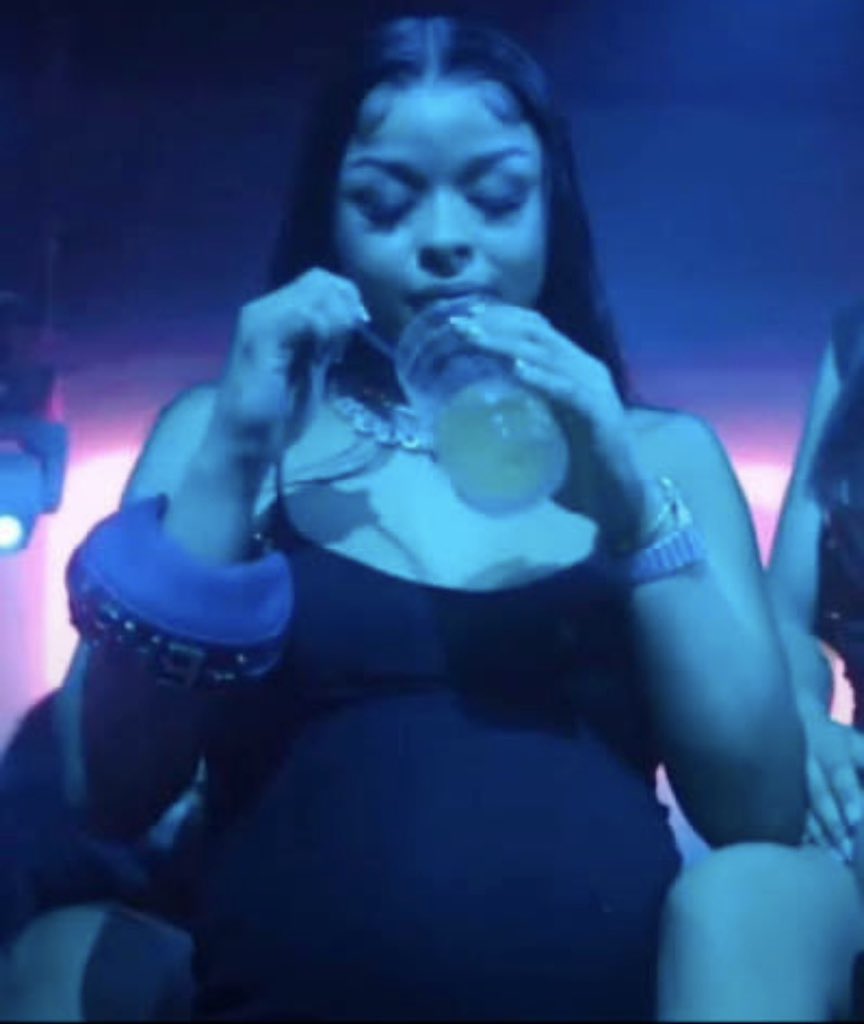 raaaaauuuw's tweet photo. Crusty is salty because the attention isn’t on her bullshit boxing “career” it’s on her DRINKING AND DRUGGING WHILE PREGNANT https://t.co/tRUN0zr7rU