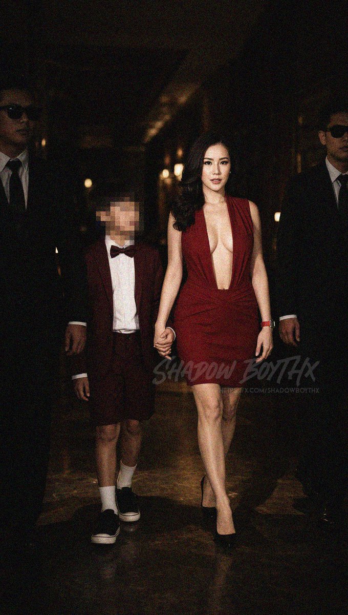 shadowboythx's tweet photo. อยู่ๆยัยแพรวก็โทรมาบอกให้ฉันไปงานแทน ฉันก็ถามว่าแล้วลูกค้าเป็นใคร? ยัยแพรวก็บอกว่า "ท่านรัฐมนตรีลู��ค้าประจำอยากให้ไปช่วยเปิดซิงลูกชายท่านหน่อย" แล้วลูกชายท่านอายุเท่าไหร่?  

"13 ขวบ"  

ฉันถึงกับอึ้งไปเลยค่ะ ทำไมถึงเด็กอย่างนี้!!! 

อ่านเรื่องเต็มได้ที่ลิ้งค์ในคอมเม้นครับ👇 https://t.co/89a6VHLCXf