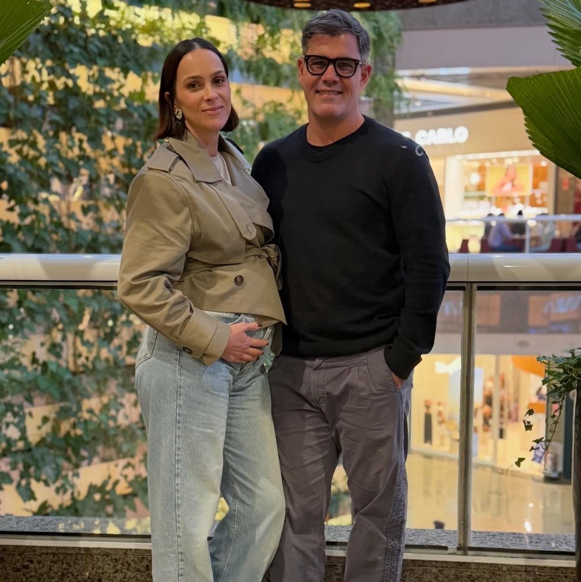choquei's tweet photo. 🚨FAMOSOS: Letícia e Juliano Cazarré anunciaram que estão à espera do sétimo filho do casal. https://t.co/Uaifi0KyFG