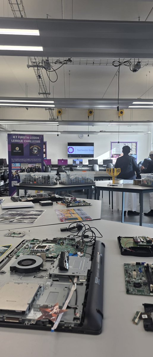 tauheedulboys's tweet photo. Precision, innovation, and craftsmanship! βοΈπ€
Prospective pupils are getting hands-on in our Engineering and Design workshops tonight, seeing how raw ideas transform into functional, real-world solutions. π #TIBHSOpenEvening #EngineeringDesign https://t.co/37QUvQdgXv