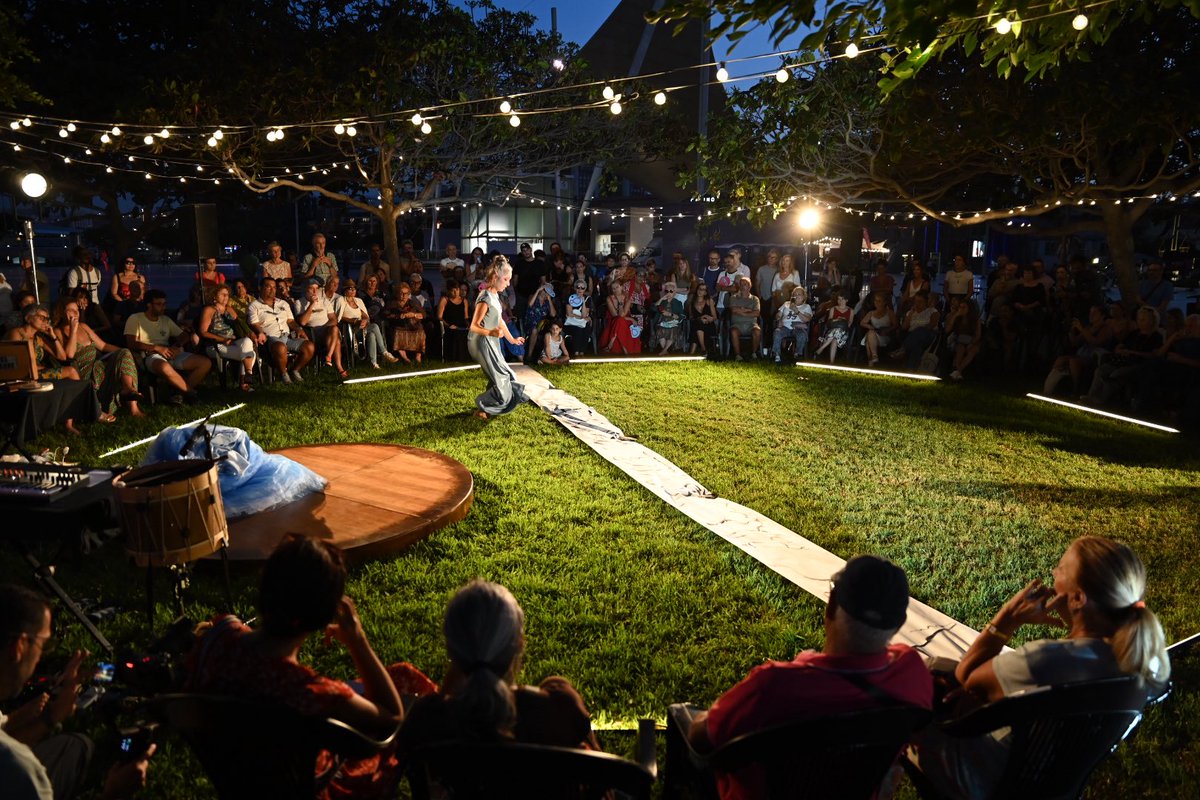 LPATemudas's tweet photo. #30TEMUDAS | PARAÍSO II
Virginia Arencibia convirtió uno de sus escenarios del Festival en un paisaje vivo donde performance, danza, teatro, flamenco y música se encontraron para explorar, desde el cuerpo, distintas formas de alcanzar el paraíso. https://t.co/rOTylDtaVw