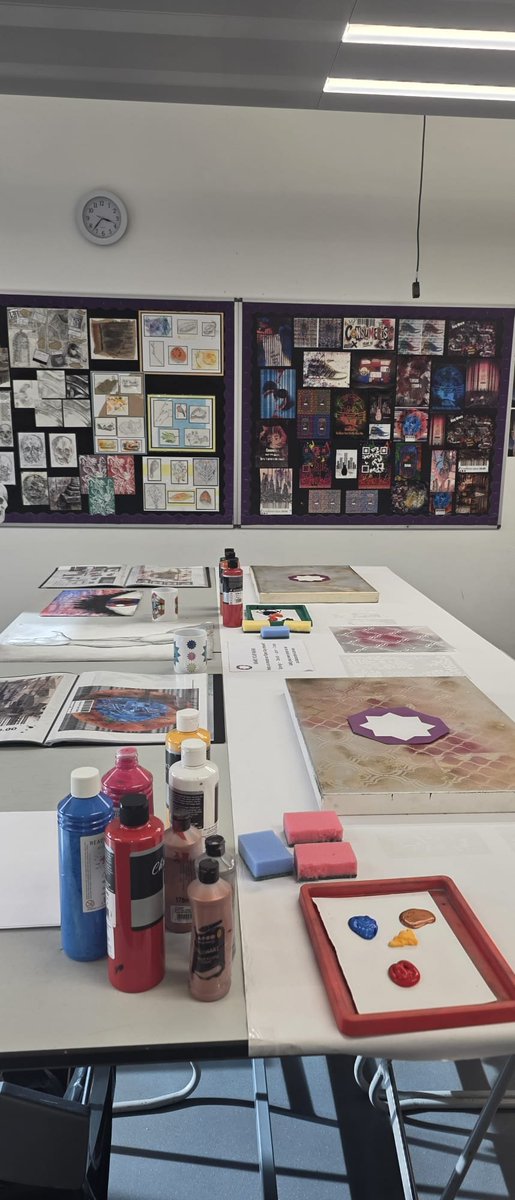 tauheedulboys's tweet photo. Unleashing raw creativity! π¨βοΈ From striking canvas work to graphic design, our creative arts displays highlight the incredible talent and self-expression nurtured here at TIBHS. #TIBHSOpenEvening #StarCreative https://t.co/2Vp1SsapUL
