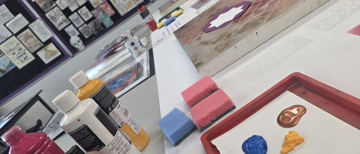 tauheedulboys's tweet photo. Unleashing raw creativity! π¨βοΈ From striking canvas work to graphic design, our creative arts displays highlight the incredible talent and self-expression nurtured here at TIBHS. #TIBHSOpenEvening #StarCreative https://t.co/2Vp1SsapUL