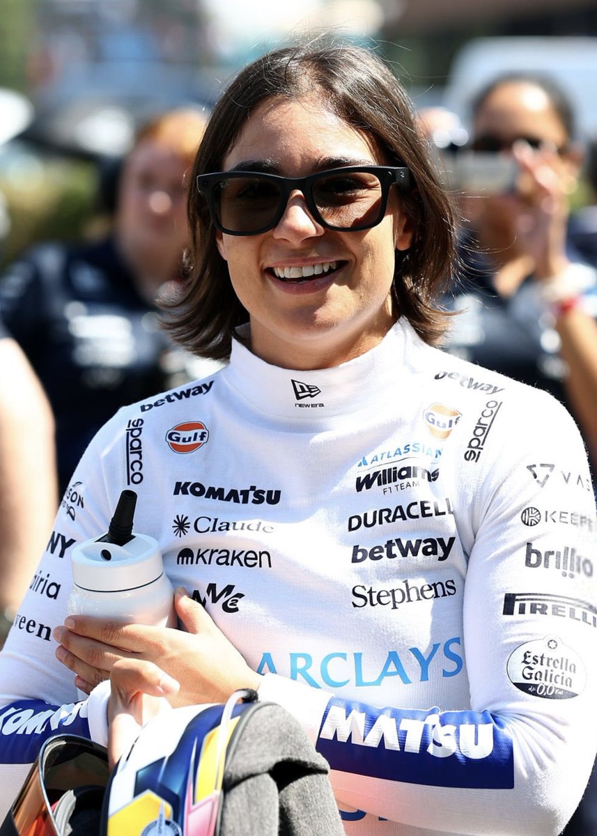 itsnotme_arii's tweet photo. Carlos celebrated Jamie’s achievement to be the first woman to drive a Williams F1 car since Susie Wolff on Ig

Carlos: “Great to see this!”

Jamie also told she spoke with Carlos and it help her to enjoy the experience with some extra insight ✨

“Carlos I happened to bump into the day before. Actually the best advice he gave, which is the bit I took the most, was 'find a laptime or find a pace where you're enjoying it and you're comfortable and you're having fun and then just stick to that'”

“That's exactly what I did. I didn't overdo it; I didn't try and put myself in a position where my neck was going to be left somewhere in Portimao.”

“For that reason, I think I really did get the most out of it and enjoy it. So some good advice for sure.”

🤍✨