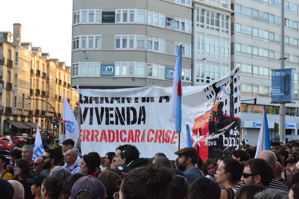 GNACorunha's tweet photo. O pobo ten dereito a pan, traballo e teito!✊🏼 https://t.co/aMCKR5fNpf
