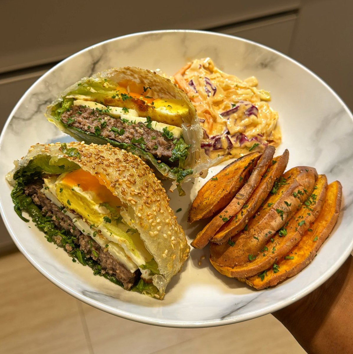 dannersfit's tweet photo. dinner 🍔 https://t.co/4IP7A1a6Br