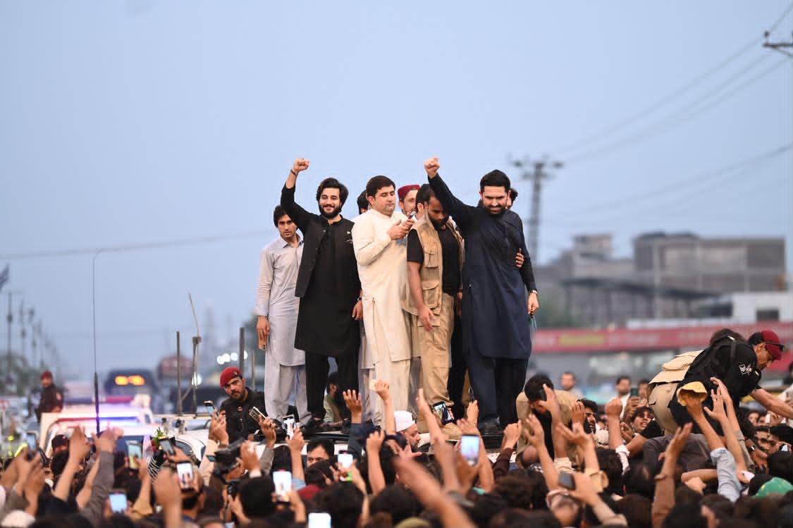 burhanbutt_'s tweet photo. پشاور میں وزیراعلی خیبر پختونخوا سہیل آفریدی کے ہمراہ صدر انصاف اسٹوڈنٹس فیڈریشن شمالی پنجاب ملک نجم خان افتتاحی تقریب میں موجود https://t.co/bulHm7JCbj