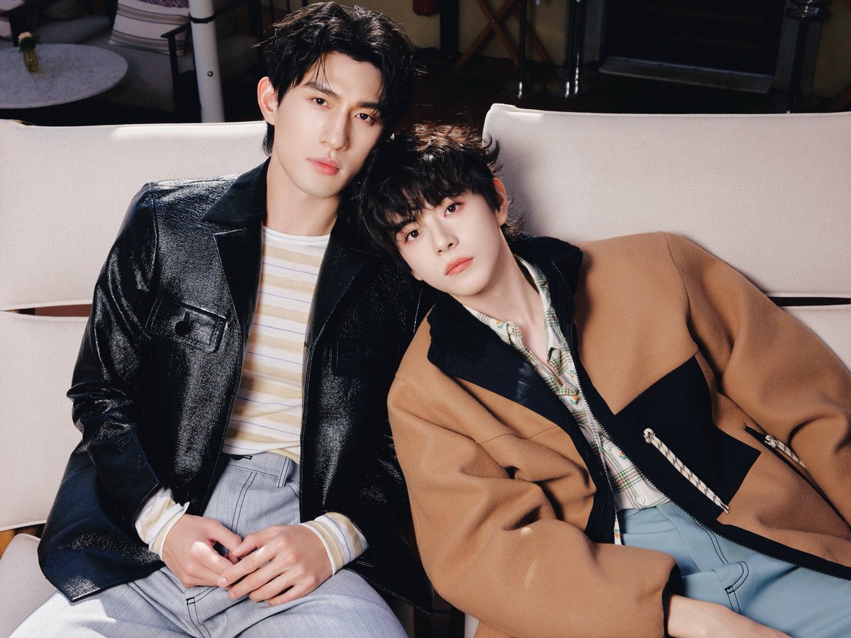 hubboyslove's tweet photo. CASAL MAIS LINDO! AyLio para a Onitsuka Tiger na Milan FW. #OnitsukaTigerXAylio https://t.co/kDfNpcV44s