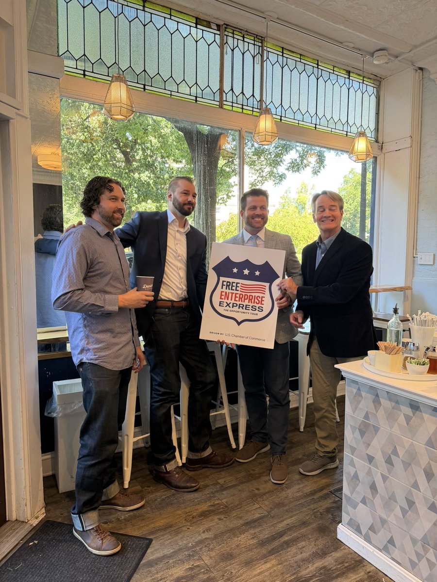 hrccredc's tweet photo. The Free Enterprise Express stopped in Harrisburg today. 🚌

The Harrisburg Regional Chamber welcomed the @USChamber national tour and brought regional business leaders together to discuss what helps businesses grow and create opportunity. Thanks to all who joined us! https://t.co/Q6GUitnIFY
