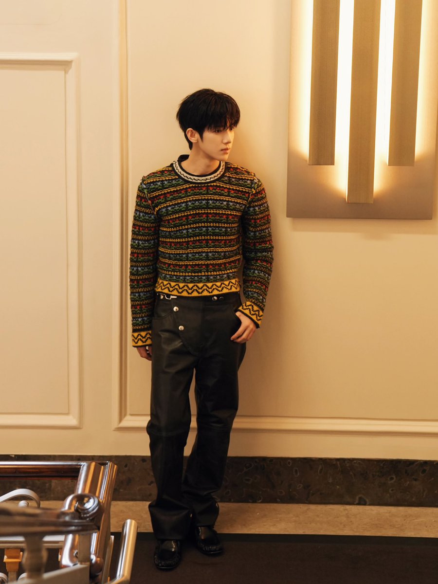 Hoshikwon_1506's tweet photo. Park Siwoo turns the Marni showcase into an extraordinary celebration of modern luxury.

PARK SIWOO AT MARNI MFWSS27
#PARKSIWOOxMARNI
#PARKSIWOOxMARNIFWSS27
#PARKSIWOO #박시우 https://t.co/1x2GB5xlMD