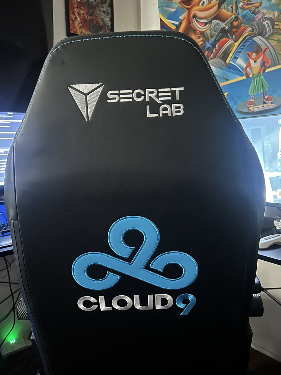 KrsDeadly's tweet photo. THANK YOU CLOUD9, I LOVE IT💙
#Secretlab #Cloud9 #Club9 https://t.co/Lar8tQJi4I