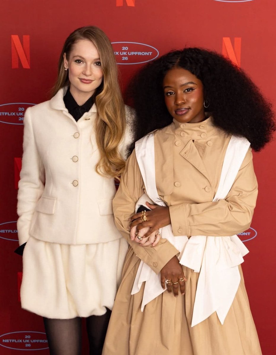 FranchaelaBr's tweet photo. 🚨 ATENÇÃO NAÇÃO FRANCHAELA, ISSO NÃO É UM TREINAMENTO!

MASALI BADUZA E HANNAH DODD JUNTAS NO EVENTO DA NETFLIX UPFRONT! https://t.co/Q2d23eCO1H