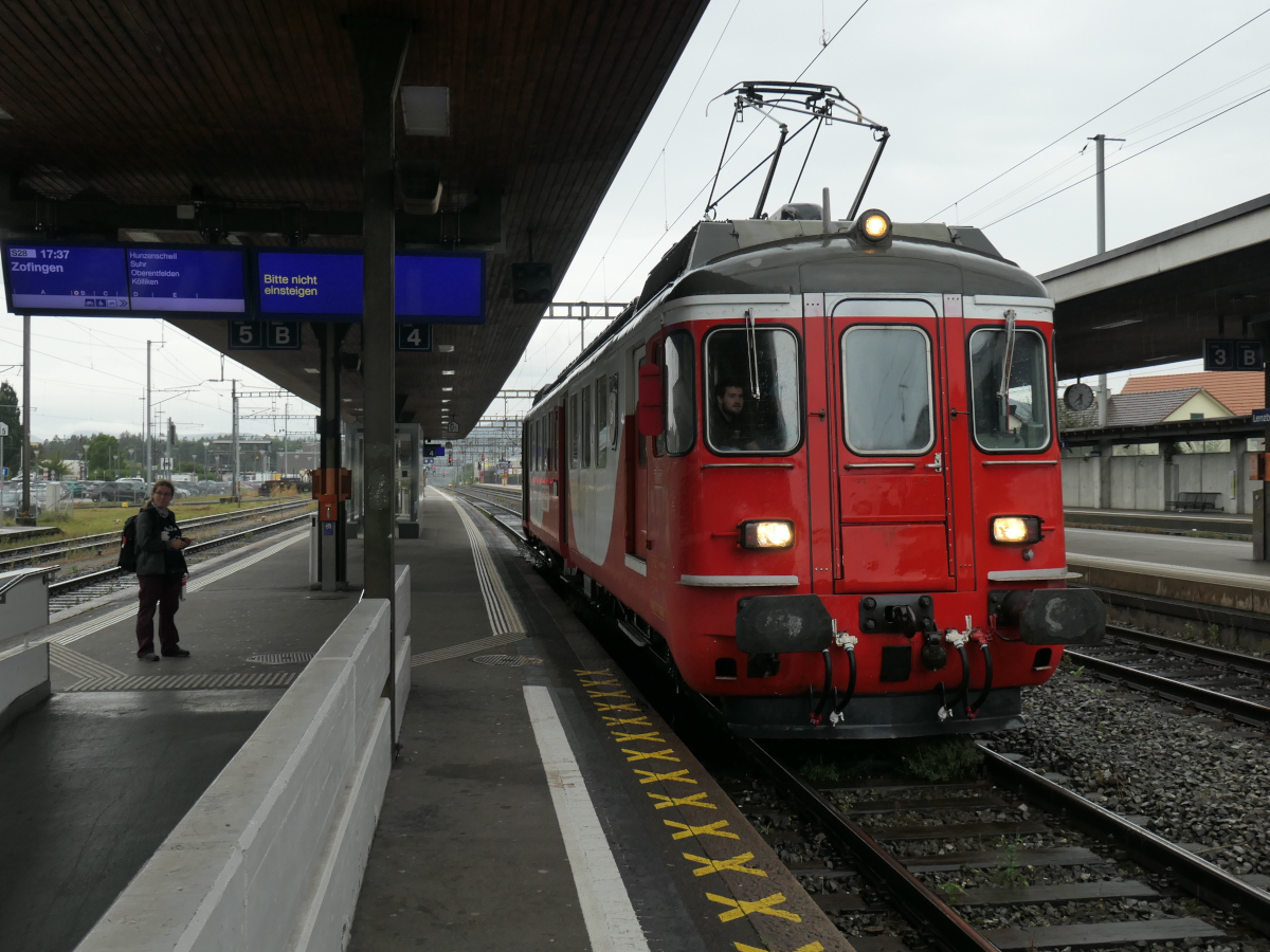 Baikal007's tweet photo. Mit dem ABDe 4/4 6 vom DSF (TMR) von Hochdorf nach Lenzburg via Emmenbrücke - Zofingen am 8. September 2024
#BahnFoto #Hochdorf #Extrafahrt #vorzwoijaarar https://t.co/oLuryXH5K7