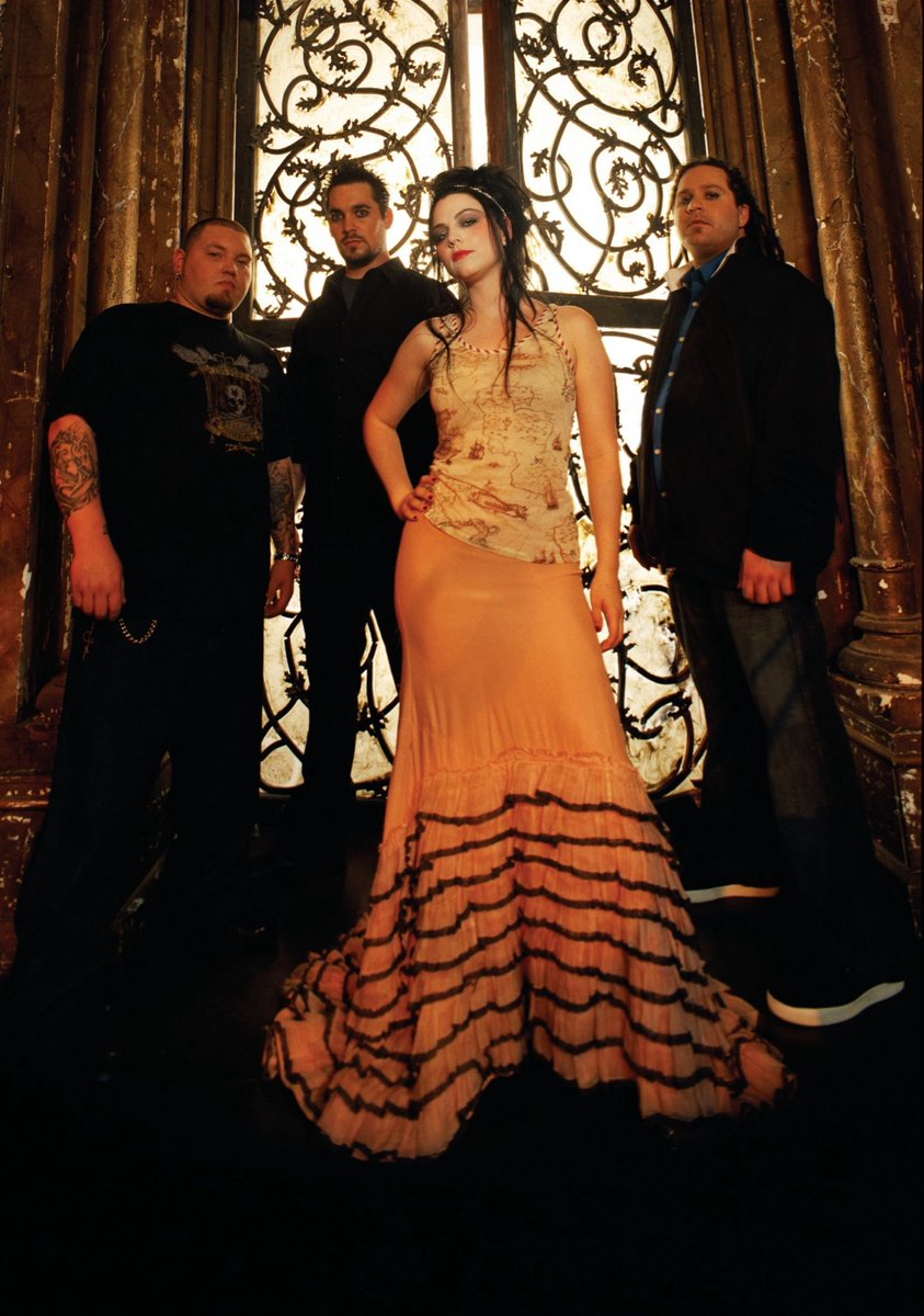rochellentine's tweet photo. Evanescence (2006) https://t.co/fq4H6bi3fQ