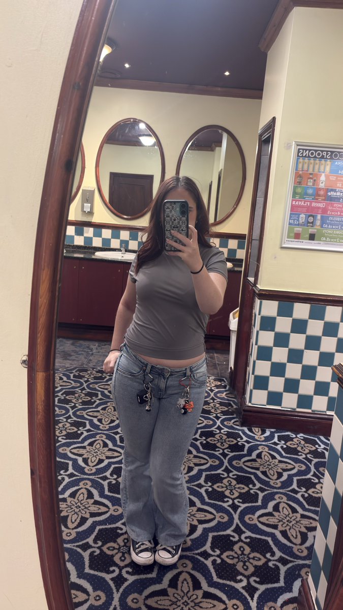 give2emily's tweet photo. whose paying for our drinks #spoonspig #paypig #drain #humanatm #soles #selling the moon under water manchester table 41 dm https://t.co/1sfClS5AOP