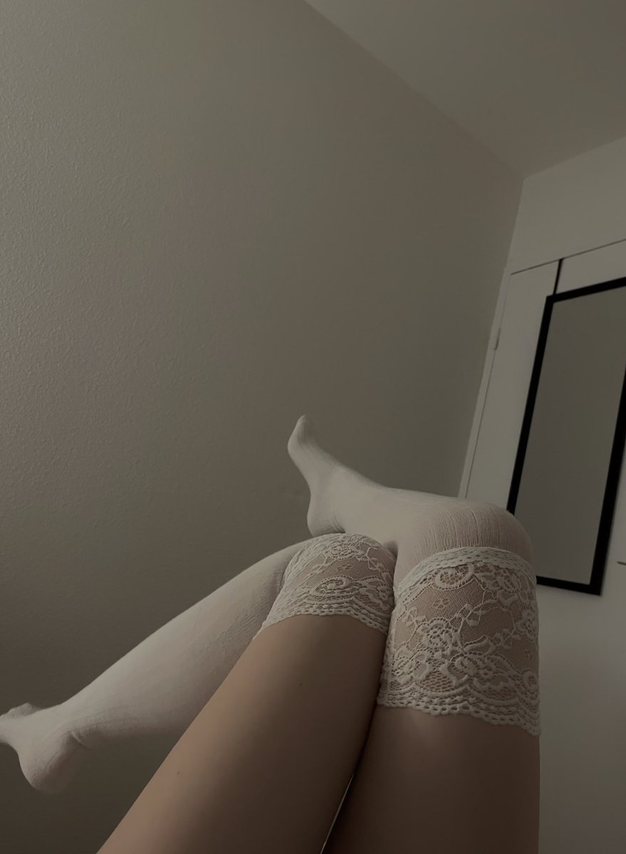livingdvll's tweet photo. pretty in lace https://t.co/tKtx7dGNGc