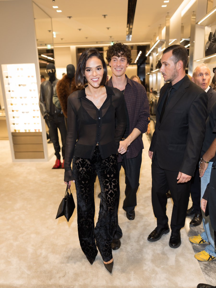 JustJared's tweet photo. Shawn Mendes had the support of girlfriend Bruna Marquezine as he stopped by the Gucci store in Milan for a surprise performance!

Photos: Getty https://t.co/Gi2qHwD9SJ