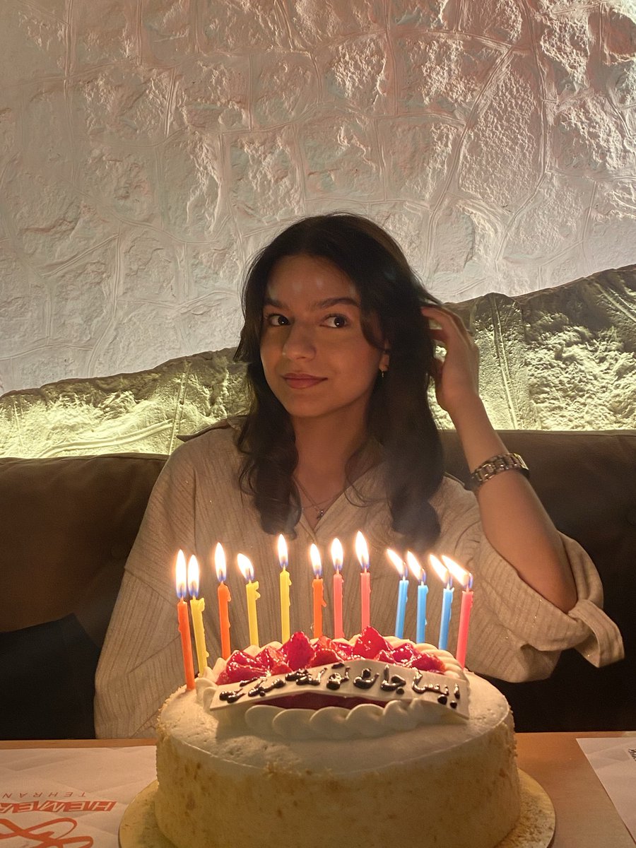 aysadaneshvar's tweet photo. Shahrivar 🎂✨ https://t.co/MZeOH4B5ZY