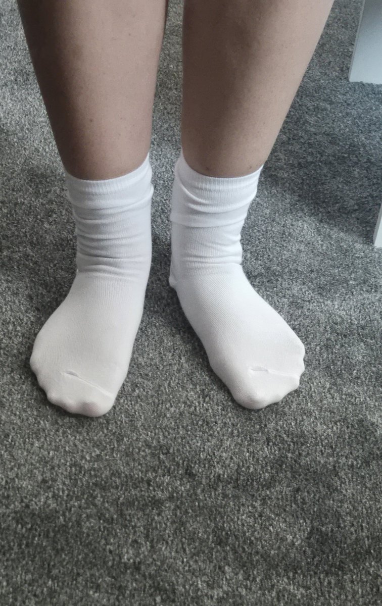 feetylele's tweet photo. Im wearing white socks today
#socks #White #feet #foot #footfetısh https://t.co/6tpjaX4Sq9