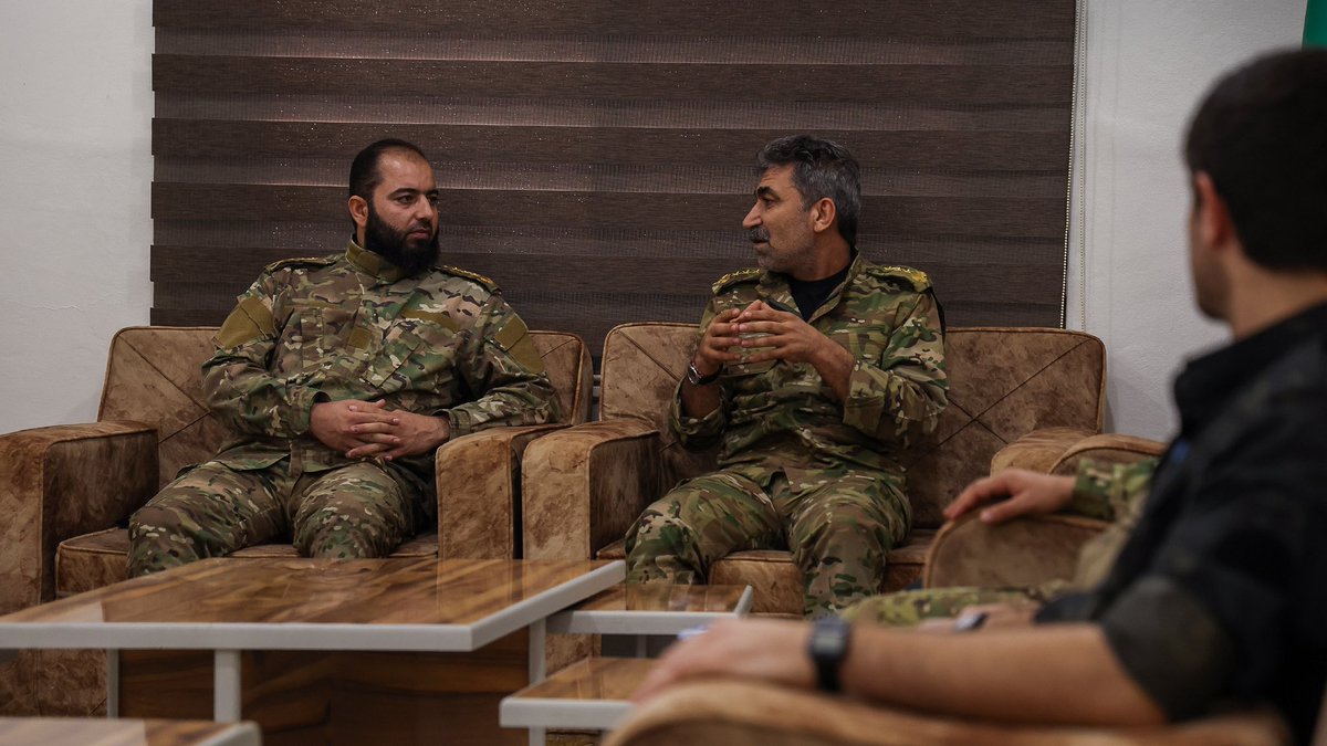 Sy_Defense's tweet photo. بحضور معاون وزير الدفاع للمنطقة الشرقية العميد سمير أوسو، عقد مدير إدارة أمن الجيش العميد علي الحسن اجتماعاً مع عدد من الضباط في المنطقة الشرقية، لبحث آليات تنظيم وتعزيز عمل أمن الجيش في المنطقة، ومناقشة تثبيت مراكز عسكرية فيها.

#الجمهورية_العربية_السورية 
#وزارة_الدفاع https://t.co/J0MP8h6qnV
