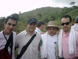 LlaneroBravio's tweet photo. @FitoLibertario @petrogustavo Pues Petro no tiene ninduna investigación y si las tiene presentelas y no sea jetón.
Bandido quien anda rodeado de ellos y los defiende. Narcos y paramilitares y a Alex Saab. A esos se refiere?? https://t.co/yjOm3DbfMm