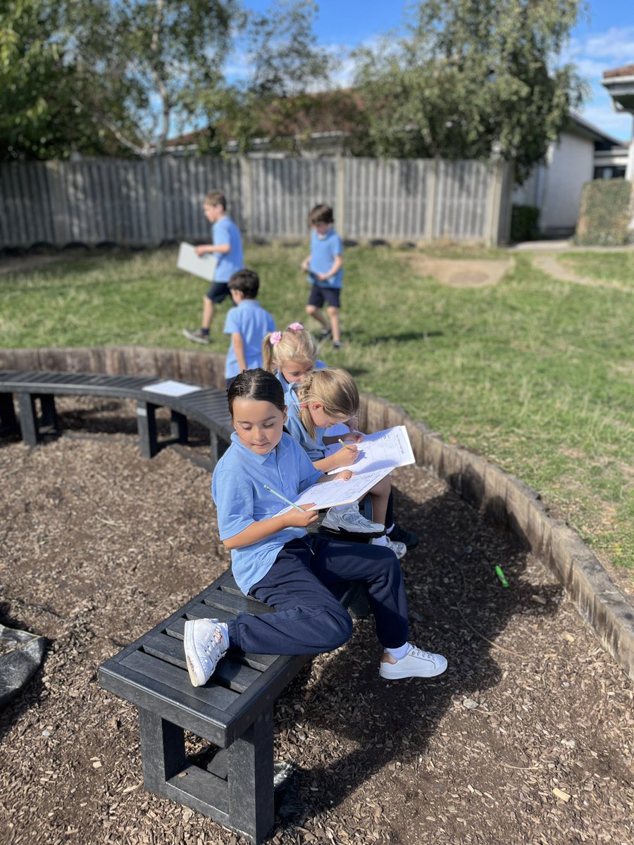 MsOlsonsClass's tweet photo. Investigating our five senses! We went on a nature walk to see what we could see, hear, touch, smell and taste! We picked some apples from our school garden for a tasty treat too! 🍎 @followstannes https://t.co/akkno1YRqp