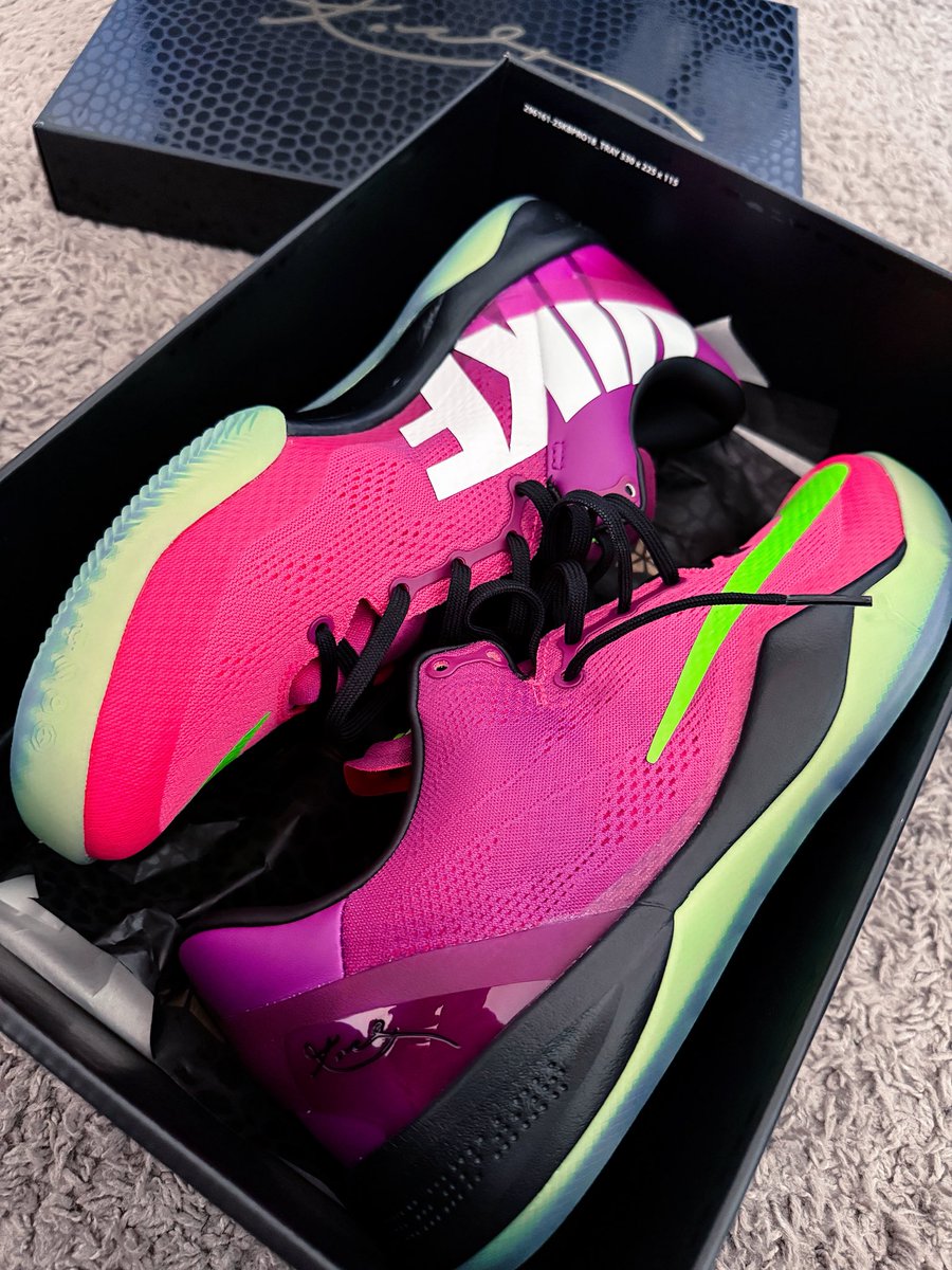 YourVocabSucks's tweet photo. 😎😁🐍⚽️ Mambacurial 8’s In My Top 10 Kobe’s Of All Time. So Glad They Dropped Em Again For The Culture. I Just Need The Shanghai Fireworks &amp; Area 72 Pair LFG! https://t.co/x8UIJO172N