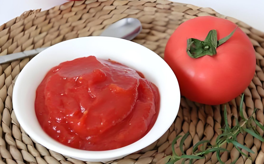 JestineSirzddh's tweet photo. Deliciosas patatas bravas crujientes con salsa picante de tomate y alioli cremoso — un clásico espaol que alegra cualquier comida rápida.， https://t.co/IlrJBCohg4