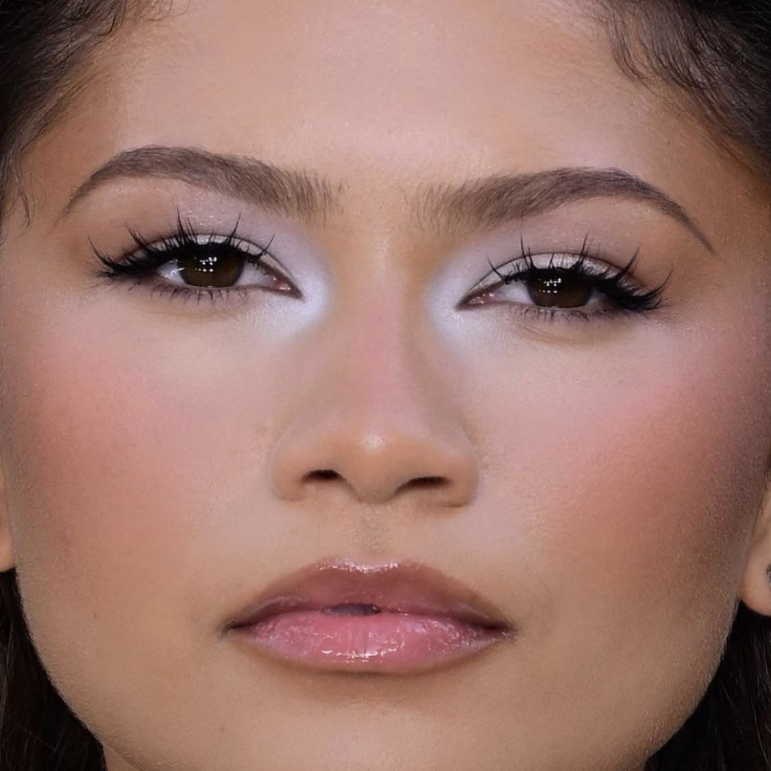 pinkglitterie's tweet photo. White eyeshadow just makes everything feel so angelic https://t.co/9ZUEzu58wI