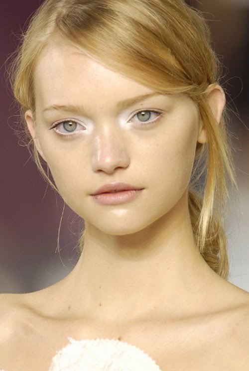 pinkglitterie's tweet photo. White eyeshadow just makes everything feel so angelic https://t.co/9ZUEzu58wI