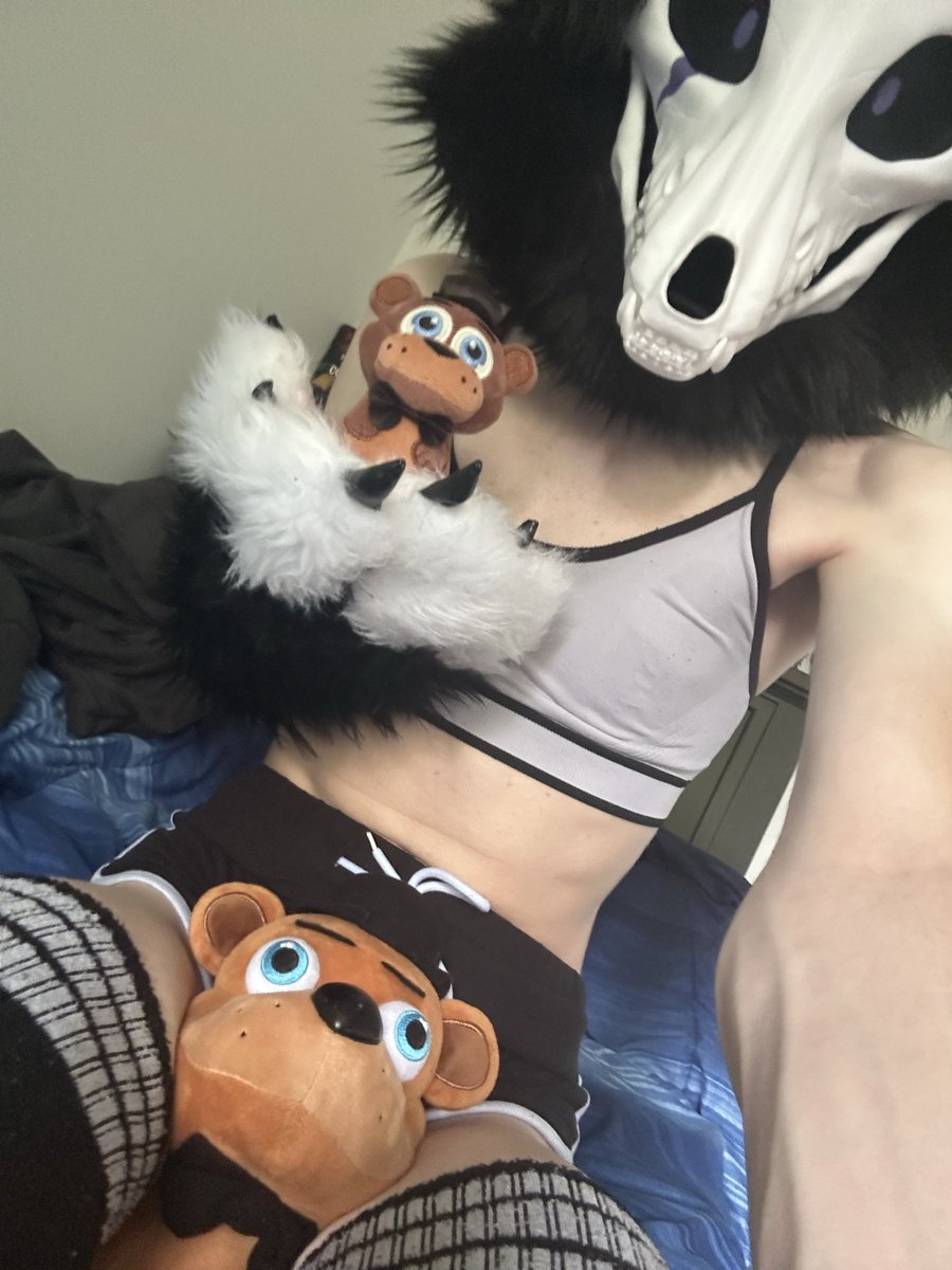 SkullDogFemBoi's tweet photo. Happy Freddy family 💜🥰 https://t.co/iaXjxls6j6